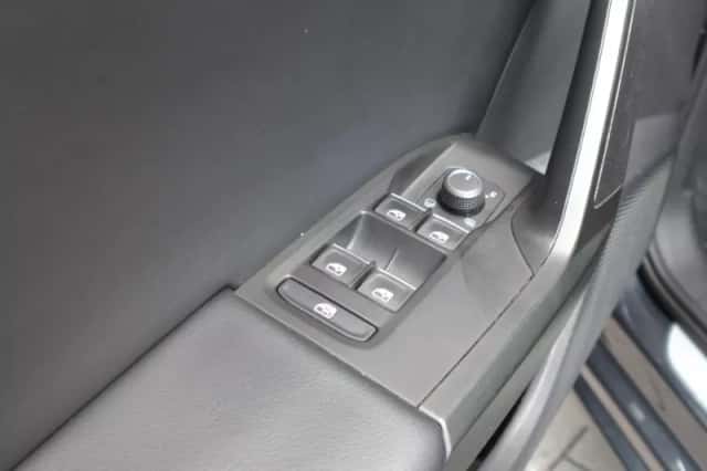 SEAT Leon (2022) thumbnail 6