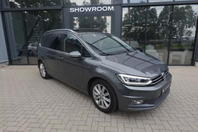 Volkswagen Touran (2016) thumbnail 2