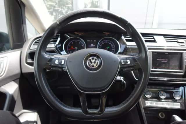 Volkswagen Touran (2016) thumbnail 3