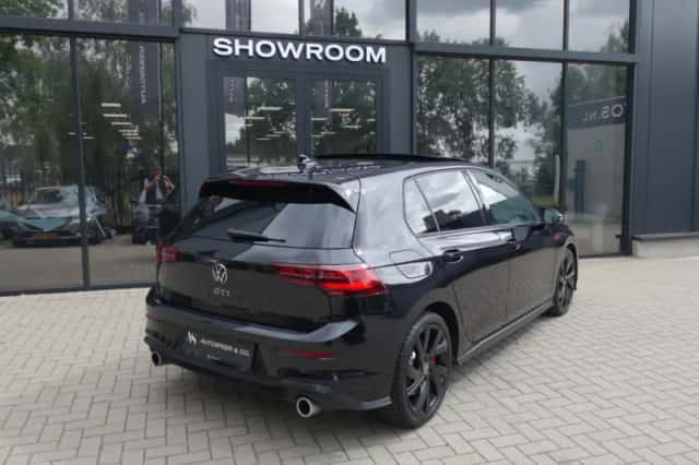 Volkswagen Golf (2023) thumbnail 2