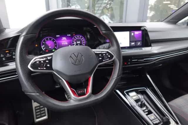 Volkswagen Golf (2023) thumbnail 4