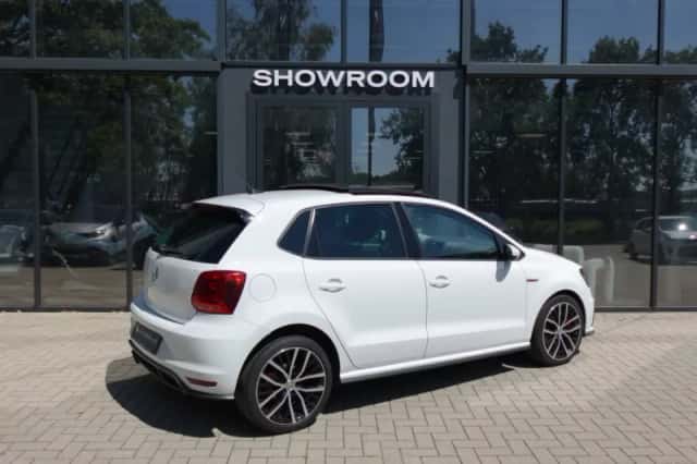 Volkswagen Polo (2016) thumbnail 2