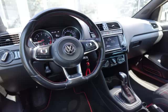 Volkswagen Polo (2016) thumbnail 4