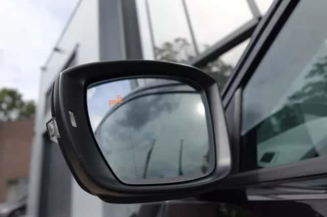 Volkswagen T-Roc (2020) thumbnail 6