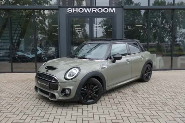 MINI Cooper S (2019) thumbnail 1