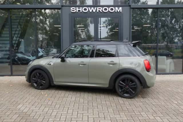 MINI Cooper S (2019) thumbnail 2