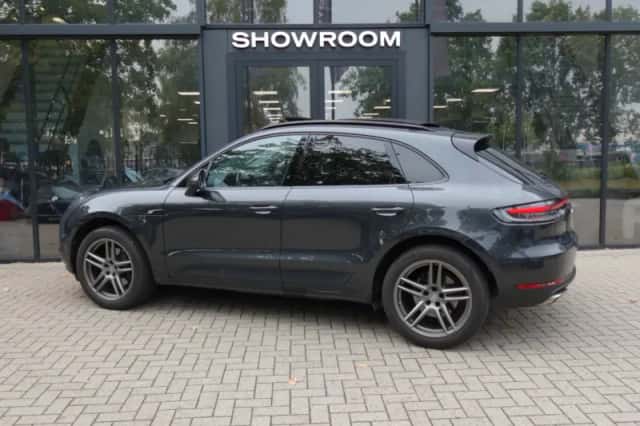 Porsche Macan (2020) thumbnail 2