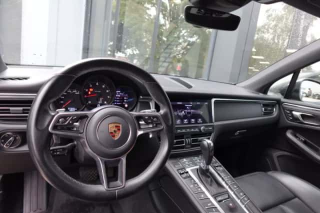 Porsche Macan (2020) thumbnail 4