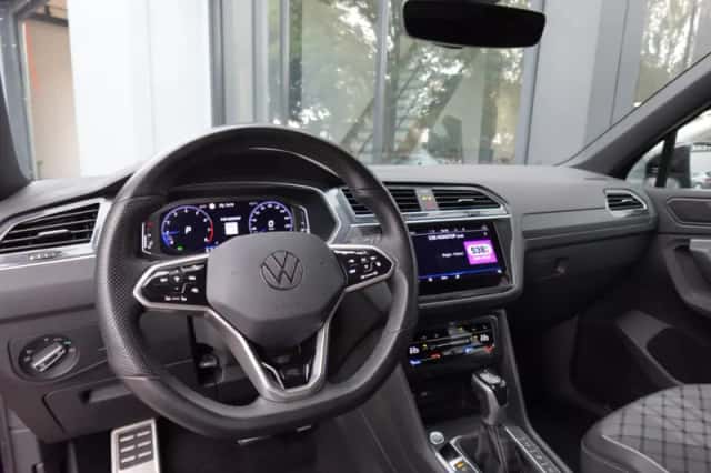 Volkswagen Tiguan (2024) thumbnail 3