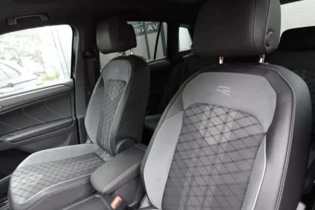 Volkswagen Tiguan (2024) thumbnail 4
