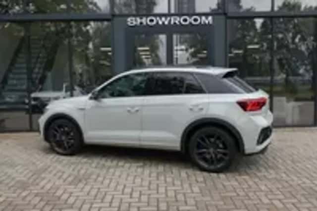 Volkswagen T-Roc (2022) thumbnail 2