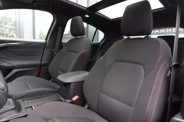 Ford Focus (2023) thumbnail 5
