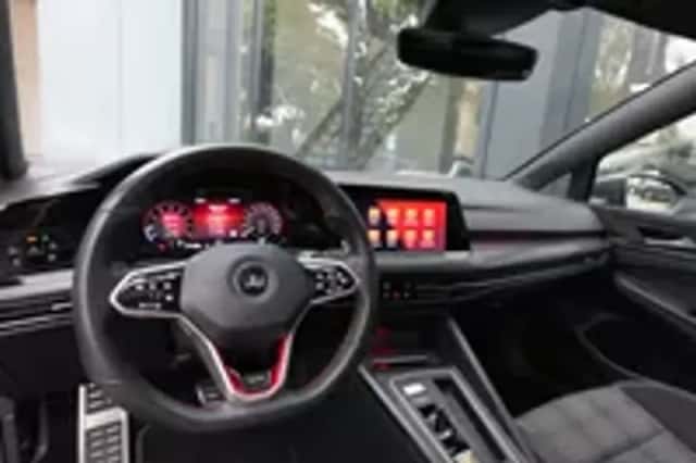Volkswagen Golf (2021) thumbnail 2