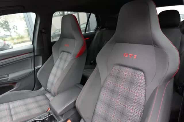 Volkswagen Golf (2021) thumbnail 4
