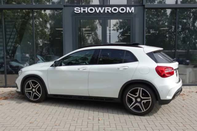 Mercedes-Benz GLA (2026) thumbnail 2