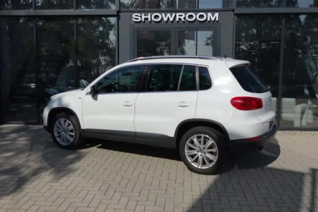 Volkswagen Tiguan (2013) thumbnail 2