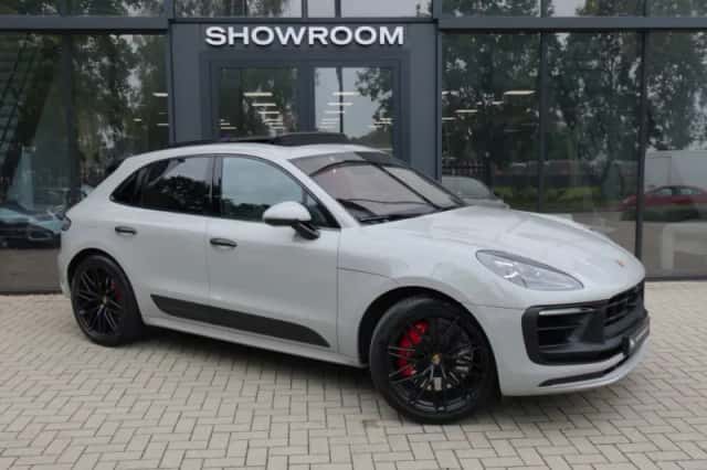 Porsche Macan (2022) thumbnail 3