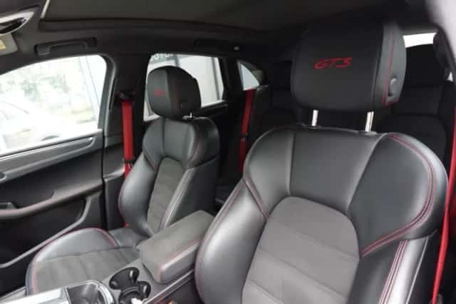 Porsche Macan (2022) thumbnail 5