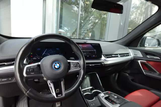 BMW X1 (2023) thumbnail 3