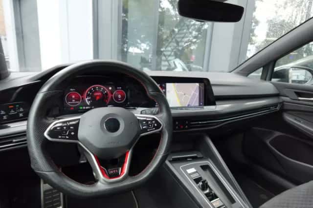 Volkswagen Golf (2022) thumbnail 3