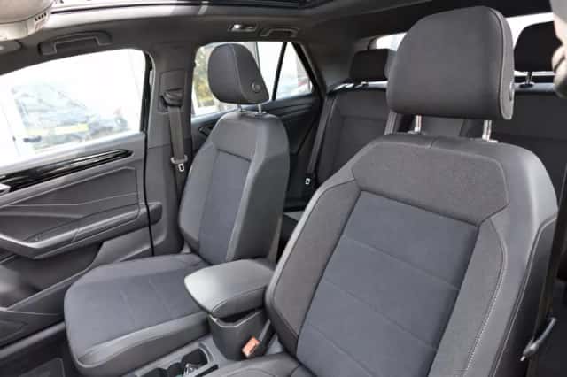 Volkswagen T-Roc (2024) thumbnail 5