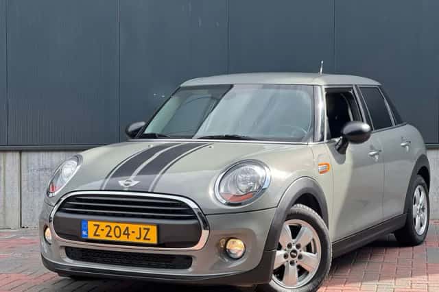 MINI One (2018) thumbnail 1