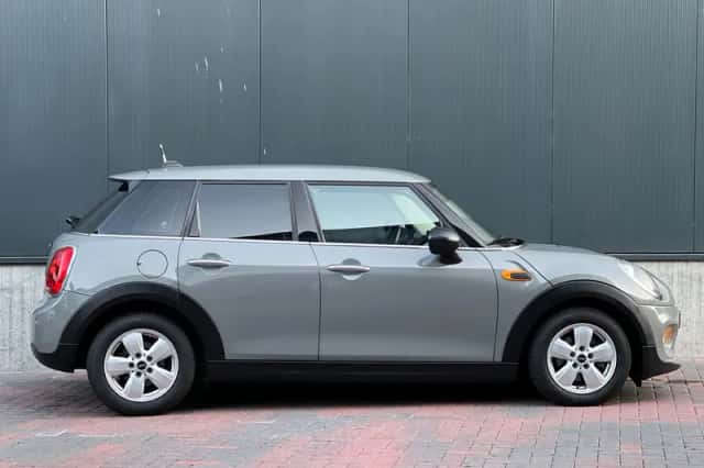 MINI One (2018) thumbnail 6