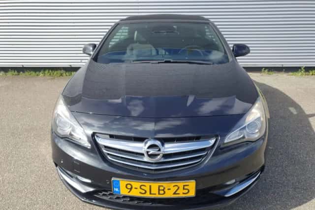 Opel Cascada (2013) thumbnail 2