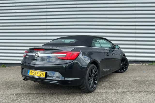 Opel Cascada (2013) thumbnail 4