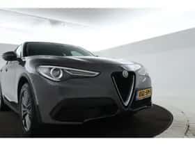 Alfa Romeo Stelvio (2020) thumbnail 5