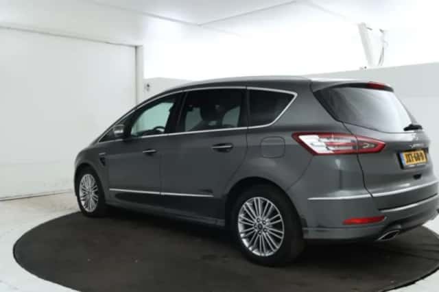 Ford S-Max (2022) thumbnail 2