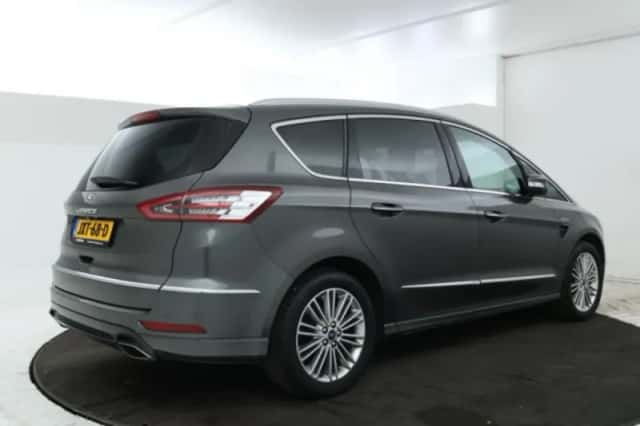 Ford S-Max (2022) thumbnail 3