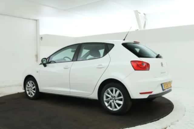 SEAT Ibiza (2014) thumbnail 3