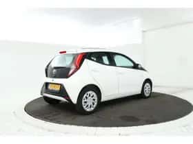 Toyota Aygo (2019) thumbnail 3