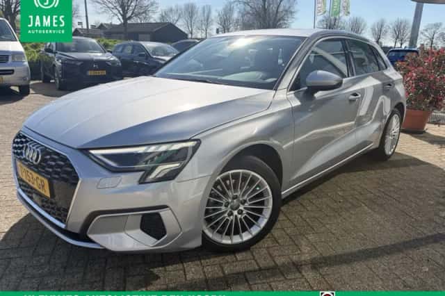 Audi A3 (2023) thumbnail 2