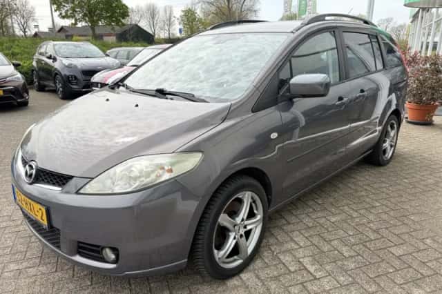 Mazda 5 (2009) thumbnail 3