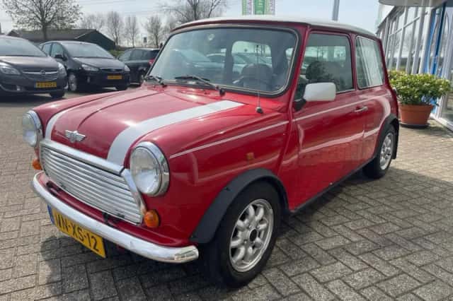 MINI Cooper (1996) thumbnail 3