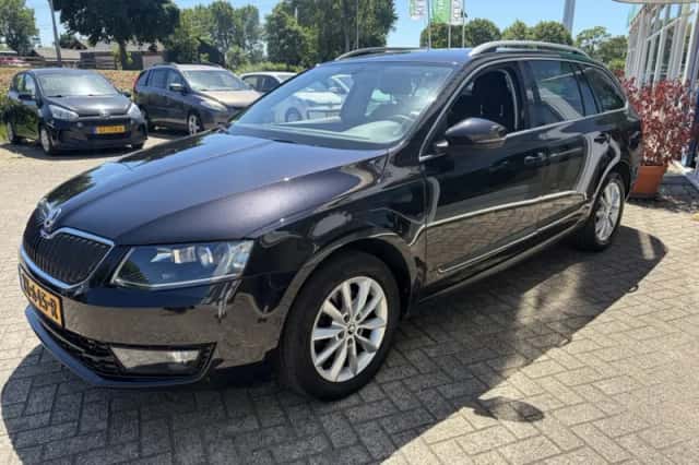 Škoda Octavia (2016) thumbnail 2