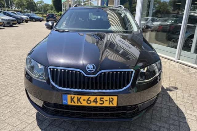 Škoda Octavia (2016) thumbnail 3