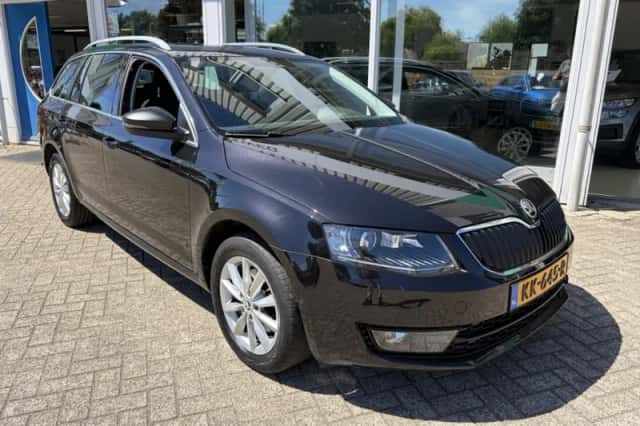 Škoda Octavia (2016) thumbnail 5