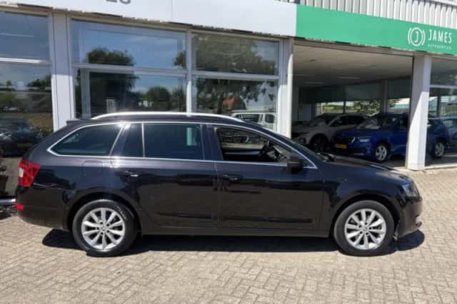 Škoda Octavia (2016) thumbnail 6