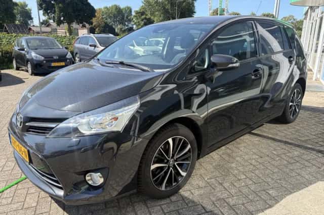 Toyota Verso (2017) thumbnail 3