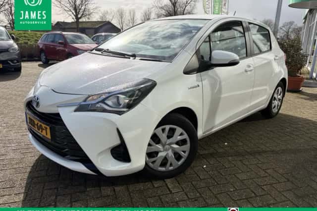 Toyota Yaris (2020) thumbnail 2