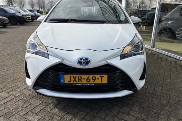 Toyota Yaris (2020) thumbnail 3