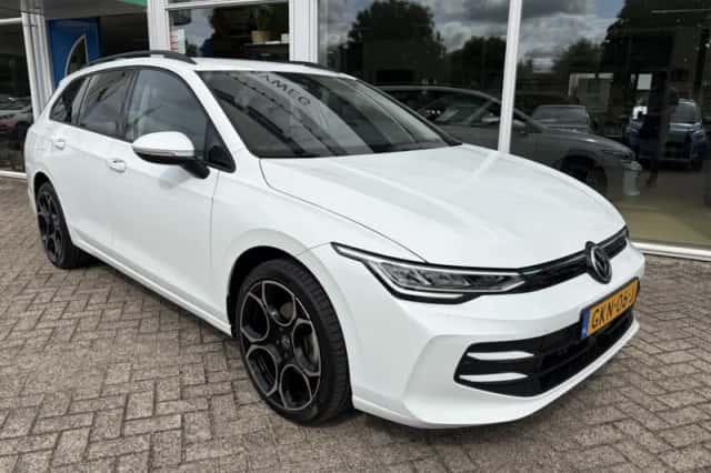 Volkswagen Golf (2024) thumbnail 5