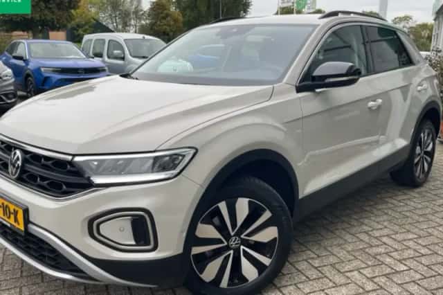 Volkswagen T-Roc (2025) thumbnail 1