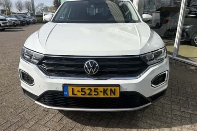 Volkswagen T-Roc (2021) thumbnail 3