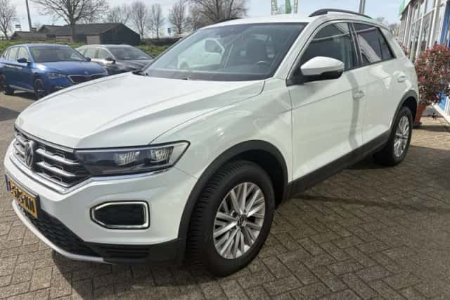 Volkswagen T-Roc (2021) thumbnail 3