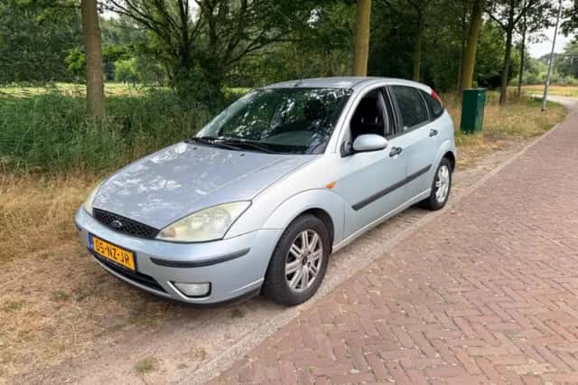 Ford Focus (2004) thumbnail 2