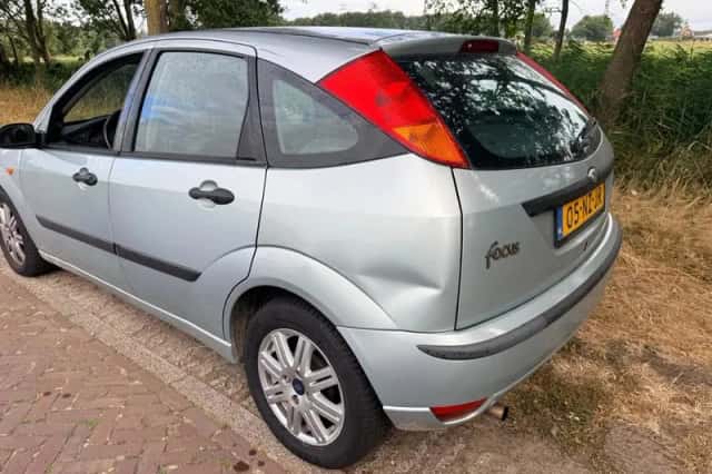 Ford Focus (2004) thumbnail 4